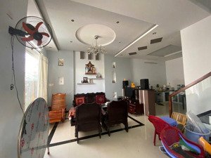 siêu hot! căn nhà 2 mặt tiền cực đẹp, cách biển nha trang chỉ 1km! đii bộ ra chợ vĩnh hải