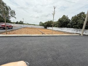 bán nhanh diện tích 100m2 full thổ cư lô đất 2 mặt tiền đất sơn đông sơn tây . giá chỉ hơn tỷ