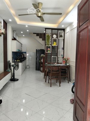 văn nội phú lương, hà đông 30m, 5 tầng hơn 5 tỷ. gần ô tô.