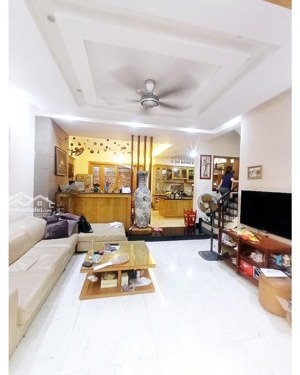 nhà ngay chợ nở hậu huỳnh tấn phát - 3 tầng kiểu biệt thự - 4,5 ngang - 18 tỷ - bình thuận quận 7