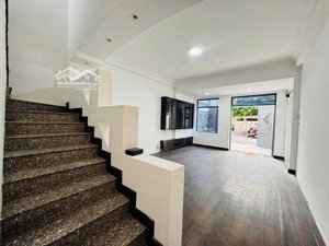 bán gấp!siêu phẩm mt lê văn sỹ-2 mặt thoáng-70m2-4tang-5pn-xe hơi ngủ trong nhà-chỉ nhỉnh 13 tỷ