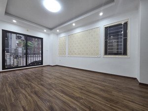 e cần bán gấp nhà tổ 5 nhân huệ, đồng mai, cách ql6 200m, ô tô cách 30m, xây mới 5 tầng, 4 tỷ