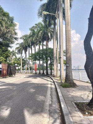 xuân diệu, xuống đường tây hồ, gần khách sạn tây hồ