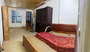 cho thuê căn hộ tập thể tầng 2 phố thái thịnh, đống đa