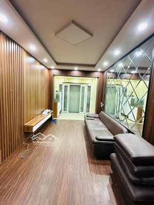 bán nhà tân ấp ba đình ô tô đỗ cửa kinh doanh sầm uất ,73m2 , 14,9ty , ở và cho thuê 30tr/thá