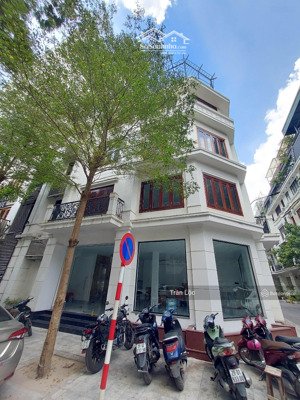 hot....chính chủ bán nhà lô góc 2 mặt tiền hồ tùng mậu. diện tích: 62m2 xây 7 tầng. giá 25 tỷ.