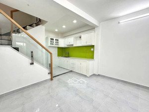 thật 100% chỉ 5.59 tỷ nhà 4 tầng btct mới. 4x8m. cn 30m2. hẻm 4m xe 7 chỗ đậu. nguyễn văn đậu p6 bt