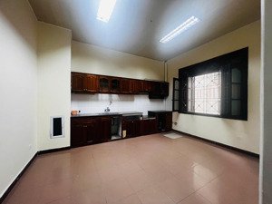 chính chủ cho thuê nhà 100m2 x 4 tầng nội thất cơ bản, khu đông dân cư tây trà, lĩnh nam, hoàng mai