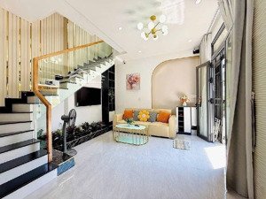 chủ bán ngộp đi nước ngoài công chứng liền trong ngày