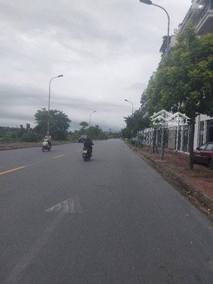 đất phân lô nguyễn mậu tài, trâu quỳ, vỉa hè, ô tô tránh, đông đúc ,trung tâm trường, bệnh viện, hồ