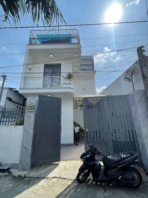 cho thuê nhà trệt lầu sân thượng hẻm 288 huỳnh văn lũy