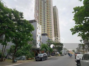 cặp mt hồ nghinh đối diện công viên vị trí vip.có sẵn dòng tiền