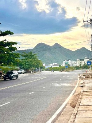 bán 2 lô mặt tiền đường phạm văn đồng gần bến du thuyền