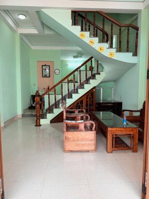 cho thuê gấp nhà nguyên căn 2 tầng, giá 8 triệu tại hoàng diệu, vĩnh nguyên, nha trang