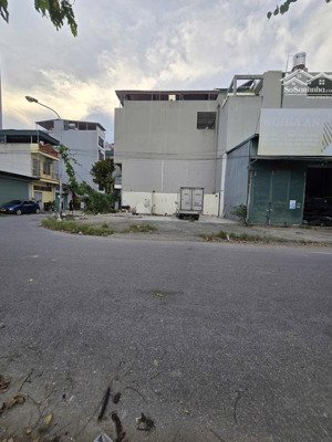 bán đất đấu giá tại lưu phái, 225 triệu/m2, 87 m2, lô góc 2 mặt thoáng, vỉa hè ô tô tránh