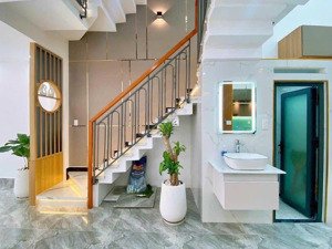 chủ bán gấp căn nhà đường 5a, phước bình quận 9 xe hơi đi lại thoải mái giá 3tỷ300tr tl