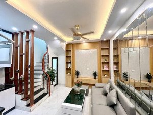 nhà đẹp phố tôn đức thắng. ngõ thông ô tô cách 20m. lô góc 3 thoáng. gần phố. sổ đỏ riêng đẹp.