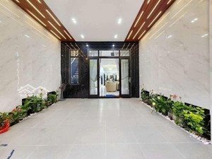 chào bán nhà 3 tầng mt đường lê văn thịnh (sát biển) đứng trước nhà nhìn thấy biển.