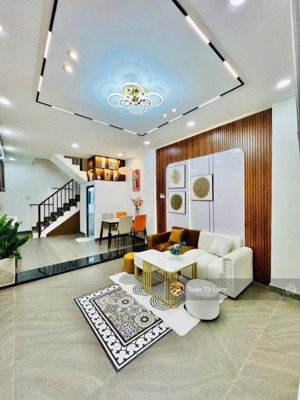 bán gấp nhà lô góc 39m chỉ 7 tỷ nhỉnh 2 thoáng , công năng 7 ngủ full nội thất, 30m ra đường ô tô