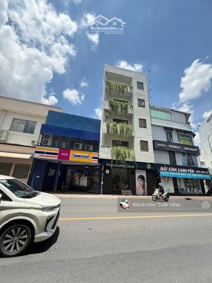 cần bán gấp mặt tiền ngay nguyễn văn trỗi p8 q phú nhuận - 10m*30m - ctxd: hầm 8tầng - gía: 62tỷ