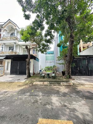 bán đất trung tâm hành chính dĩ an. ngay đường r. 100m2, hướng đông nam, giá 7ty. sổ hồng riêng