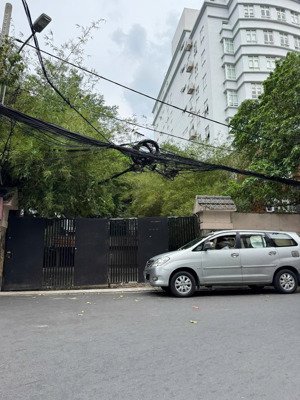 giảm giá 330 triệu còn 250 triệu/th cho thuê nhà 3 tầng 1500m2 sàn ( đất dt 1000m2) - phú nhuận