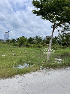 chính chủ kẹt tiền, bán lô đất ở long đức, trà vinh 149m2/290tr, kế vòng xoay sóc ruộng. shr, full