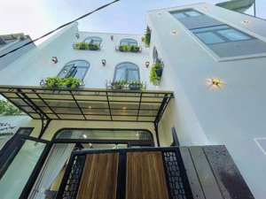 siêu phẩm ngang 9m dọn vào ở ngay cho thuê đầu tư cũng có lời !! chính chủ gửi nhà nguyễn văn trỗi