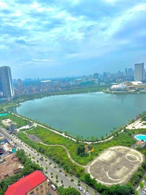 chính chủ bán căn 3pn view hồ skylake như ảnh. dt 104m2, sẵn sổ, có lót xe. lh: 