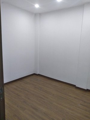 cho thuê chắc n5d trung hoà nhân chính, diện tích 80m2 02pn, nội thất cơ bản, giá 11tr/ tháng.