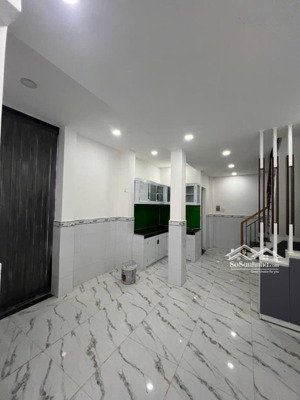 góc 3 tầng - kinh doanh - hương lộ 2 - ngã tư 4 xã - mới 100%