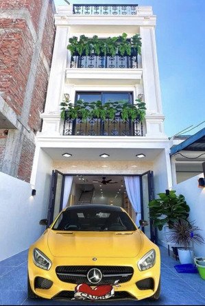 hẻm xe hơi đường hậu giang, quận 6, gần chợ phú định, dt 126m2 , sân đậu xe lớn, bán gấp trong tuần