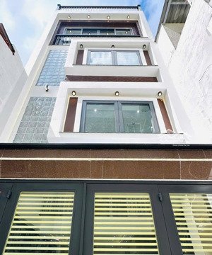 cô chú lớn tuổi về quê cần hạ giá bán căn nhà trần hưng đạo - quận 5 - giá hạ còn 4 tỷ 090