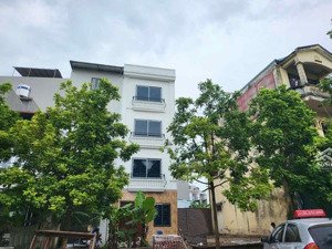 siêu phẩm liên mạc,bắc từ liêm nhà 5 tầng oto đỗ cửa ,sân chơi bên cạnh
tiện ích ko thiếu thứ gì