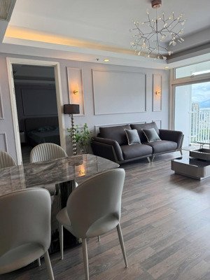 cho thuê ch azura 2pn dt 108m2, tầng cao view sông hàn, nt mới 100% lh mrs linh