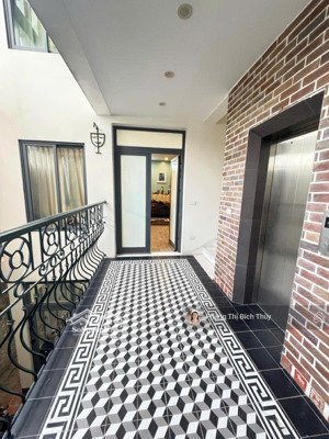 bán biệt thự- 6 tầng- có thang máy- sân vườn- gần mp lạc long quân- tây hồ- 205m2- mt:8m- 41 tỷ