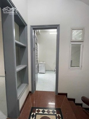 studio mới, bếp wc riêng biệt, đủ đồ, máy giặt và chỗ phơi tại phòng, ban công siêu thoáng mát