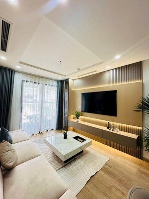 chính chủ bán căn 3pn ,96m2 ,đông nam tòa a14 ,giá 7,2 tỷ.lh 