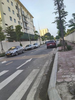 bán đất lê văn hiến, 56 m2, mặt tiền 5 m, 2 thoáng, ô tô tránh, kinh doanh sầm uất. giá nhỉnh 11 tỷ