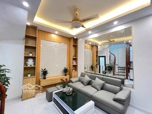 bán siêu phẩm gần phố tôn đức thắng 5 tầng ngõ quan thổ 1 lô góc 3 mặt
thoáng chỉ nhỉnh 6tỷ