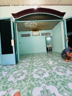 bán nhà cấp 4 giá rẻ ngang 10m đường xe hơi gần bệnh viện dĩ an