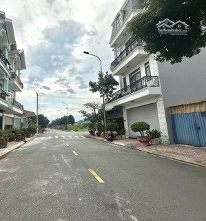 bán nhà 1 trệt 2 lầu kdc gần bến xe tân đông hiệp, dĩ an