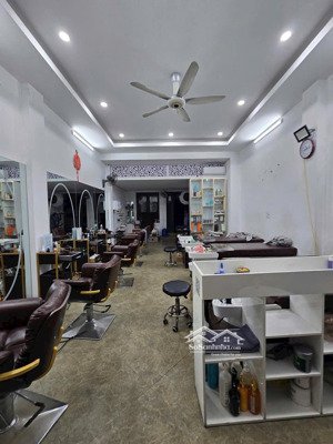 giá đẹp nhất trung tâm quận uỷ - chân chung cư - cho thuê kinh doanh 30 triệu