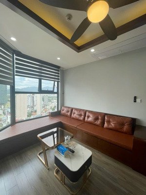 bán căn hộ hud building 2pn tầng cao, ban công đông nam, điều hòa âm trần