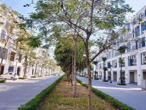 cần bán nhanh liền kề đường thảo viên dự án hinode royal park. dt 95m2 giá 20,9 tỷ. lh: 