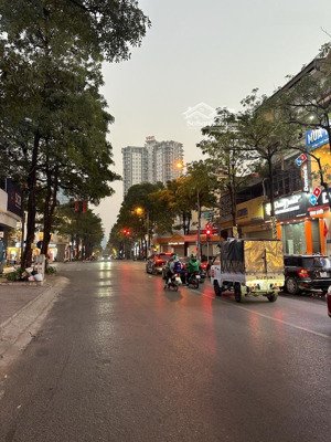 giảm sốc 5 tỷ bán gấp tòa nhà mặt phố trung hòa - quận cầu giấy, diện tích 135m2, mặt tiền 6m.