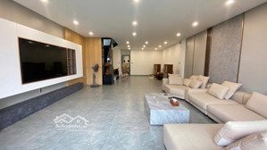 bán nhà đẹp ở ngay trung tâm vĩnh điềm trung tặng nội thất xịn