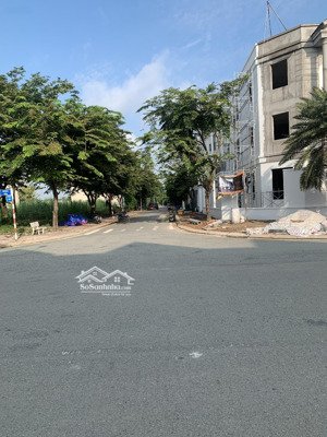 bán nhà mặt phố đẹp tại d1, long trường, thủ đức, 9,5 tỷ, 80m2, nhiều tiện ích chỉ với