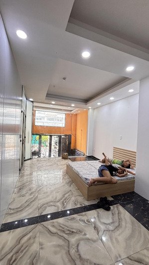 chính chủ cho thuê phòng tầng trệt mặt tiền đường lê thị chợ q7