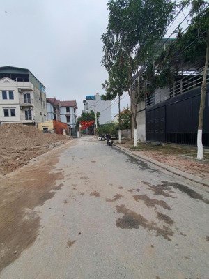 tiếc lắm ! phải bán lô đất gần hồ điều hòa / 2 mặt tiền, 2 vỉa hè chất hiếm có